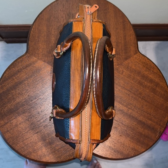 Dooney & Bourke Vintage  All Weather leather   Matches black or navy /brown trim - Picture 4 of 16